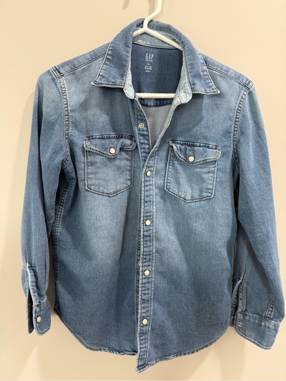 GAP Denim Button-Front Shirt in Light Blue